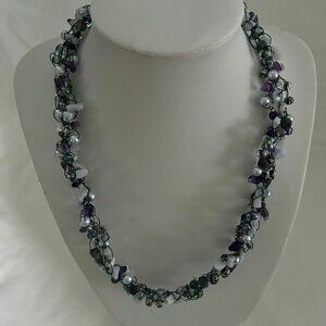 Crochet with blue copper wire and beads